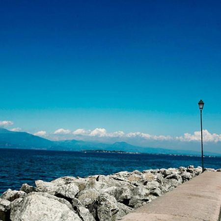 Appartamento Le Rose Desenzano del Garda Exterior foto