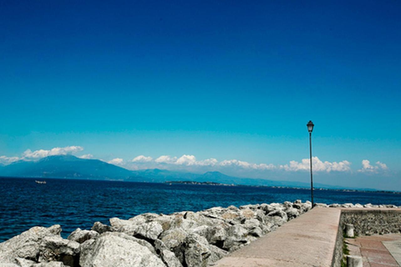 Appartamento Le Rose Desenzano del Garda Exterior foto